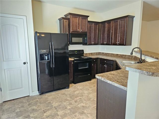 649 Oakside Place, Acworth, GA 30102