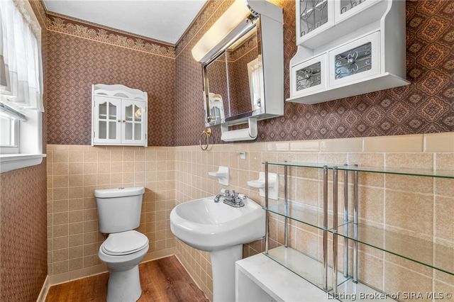 925 Redwood Drive, Clarksville, IN 47129