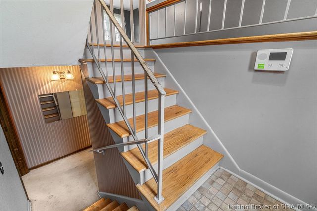 925 Redwood Drive, Clarksville, IN 47129