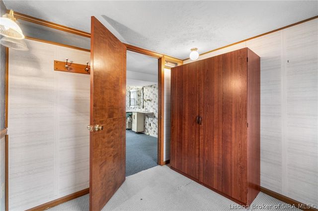 925 Redwood Drive, Clarksville, IN 47129