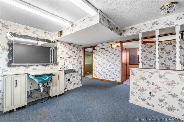 925 Redwood Drive, Clarksville, IN 47129