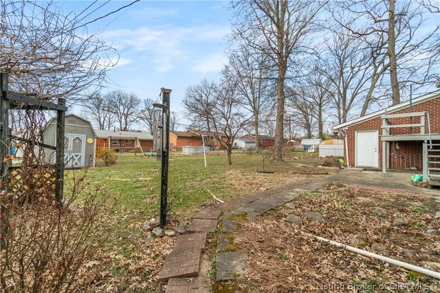 925 Redwood Drive, Clarksville, IN 47129