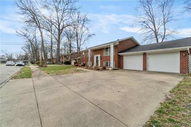 925 Redwood Drive, Clarksville, IN 47129