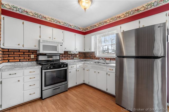 925 Redwood Drive, Clarksville, IN 47129