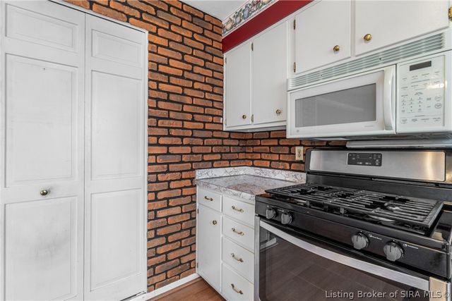 925 Redwood Drive, Clarksville, IN 47129