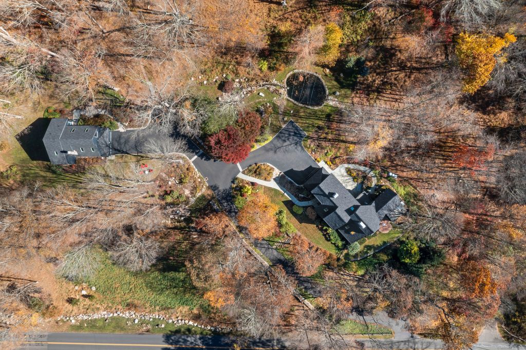 31 Poverty Hollow Road, Newtown, CT 06470