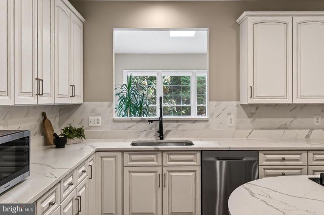 5841 SADDLE DOWNS PL, Centreville, VA 20120
