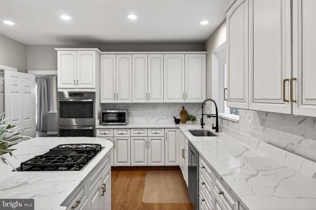 5841 SADDLE DOWNS PL, Centreville, VA 20120