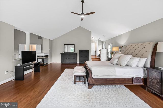 5841 SADDLE DOWNS PL, Centreville, VA 20120