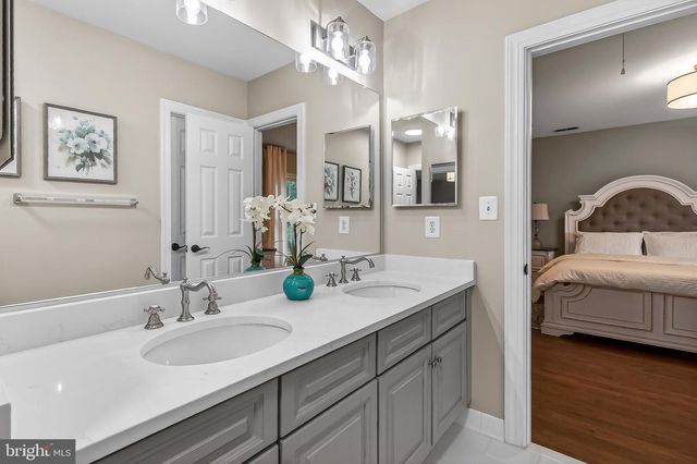 5841 SADDLE DOWNS PL, Centreville, VA 20120
