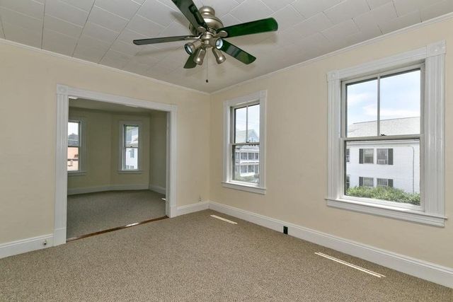 296 University St 2, Lowell, MA 01854