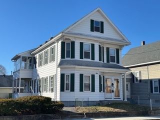 296 University St 2, Lowell, MA 01854