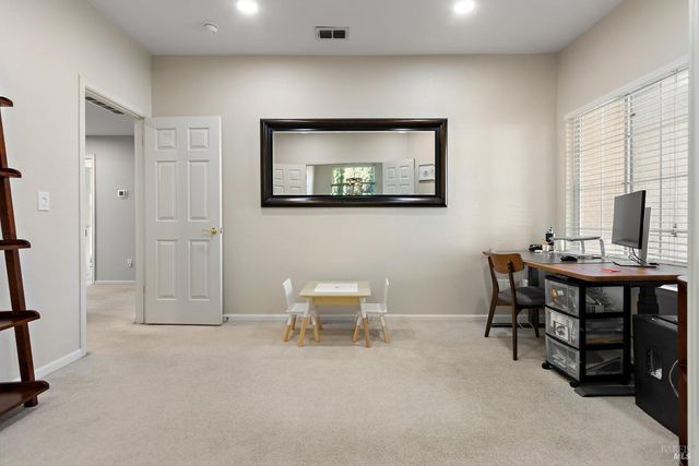 237 Sungate Ct, Vacaville, CA 95688