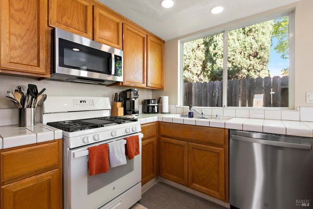 237 Sungate Ct, Vacaville, CA 95688