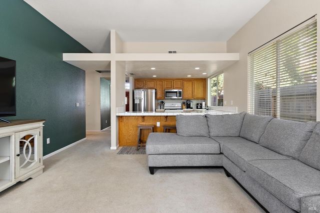 237 Sungate Ct, Vacaville, CA 95688