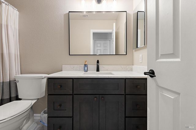 237 Sungate Ct, Vacaville, CA 95688