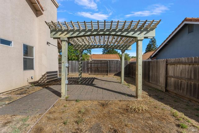 237 Sungate Ct, Vacaville, CA 95688