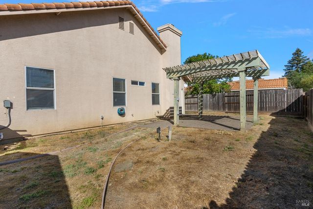 237 Sungate Ct, Vacaville, CA 95688