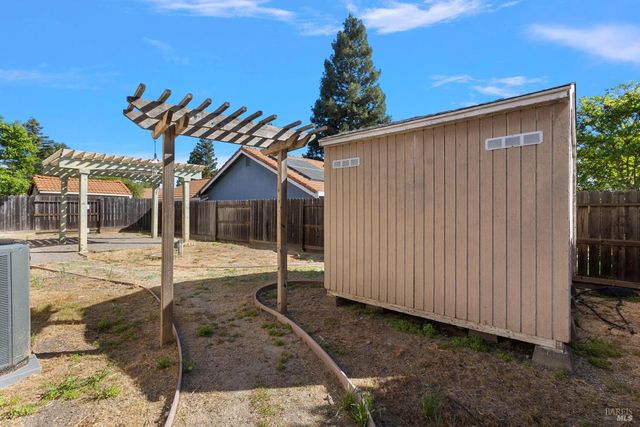 237 Sungate Ct, Vacaville, CA 95688