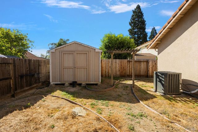 237 Sungate Ct, Vacaville, CA 95688