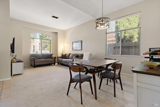 237 Sungate Ct, Vacaville, CA 95688