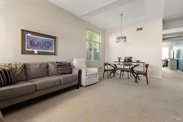 237 Sungate Ct, Vacaville, CA 95688