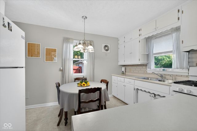 306 S 8th Avenue, Beech Grove, IN 46107