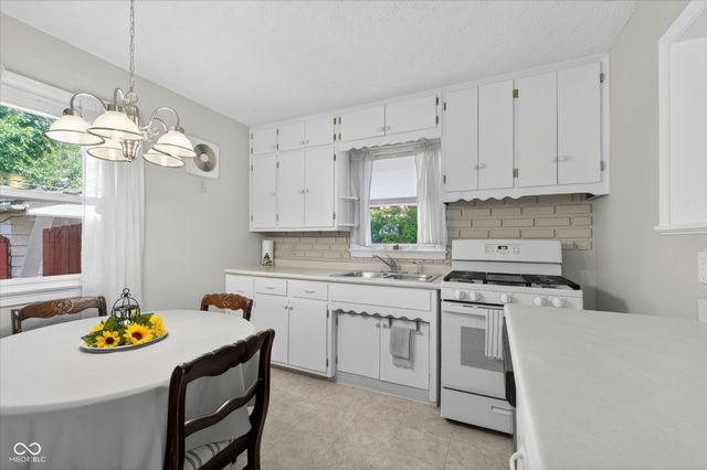 306 S 8th Avenue, Beech Grove, IN 46107