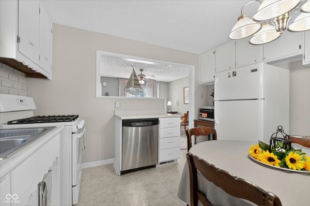 306 S 8th Avenue, Beech Grove, IN 46107