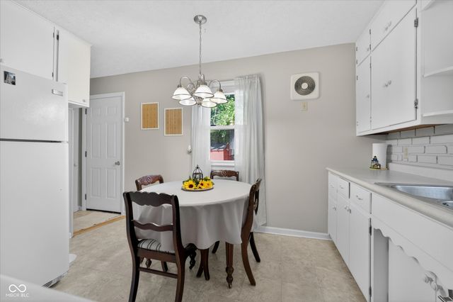 306 S 8th Avenue, Beech Grove, IN 46107