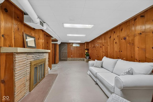 306 S 8th Avenue, Beech Grove, IN 46107