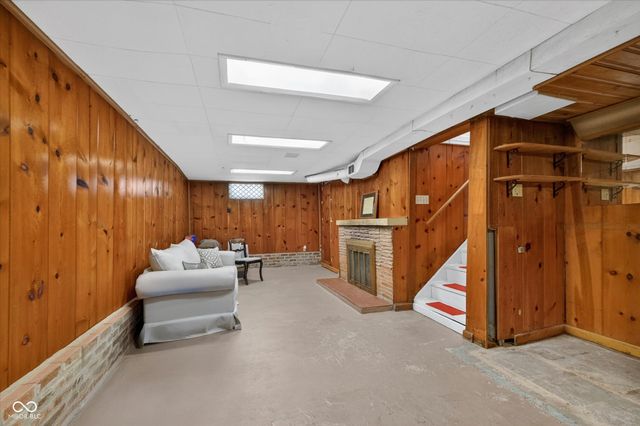 306 S 8th Avenue, Beech Grove, IN 46107