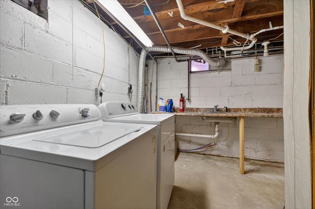 306 S 8th Avenue, Beech Grove, IN 46107