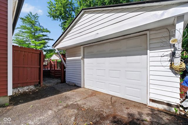 306 S 8th Avenue, Beech Grove, IN 46107