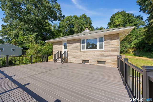 10 Jeanette Road, Danbury, CT 06811
