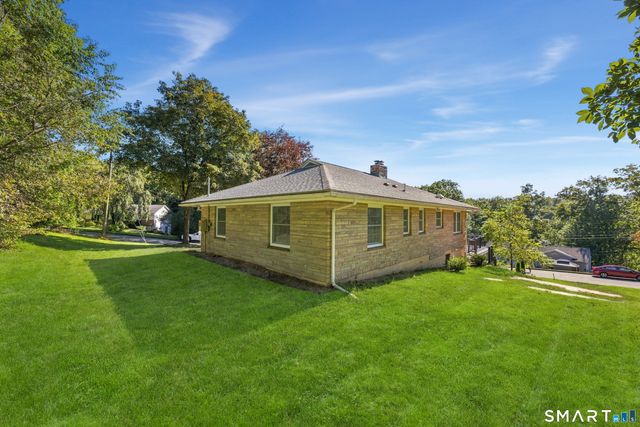 10 Jeanette Road, Danbury, CT 06811