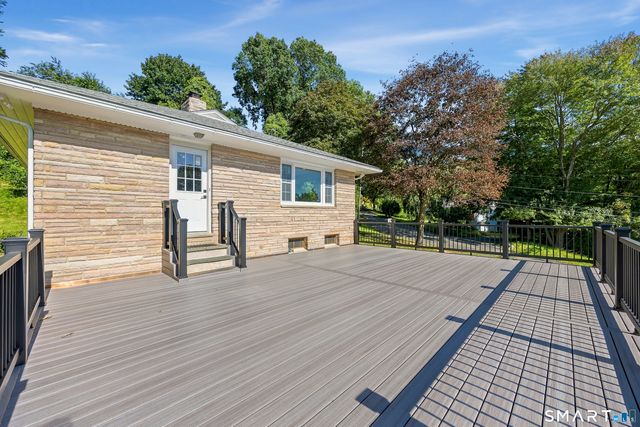 10 Jeanette Road, Danbury, CT 06811