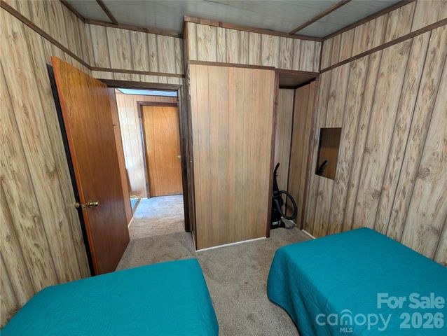 260 Oak Ridge Road, Hendersonville, NC 28792