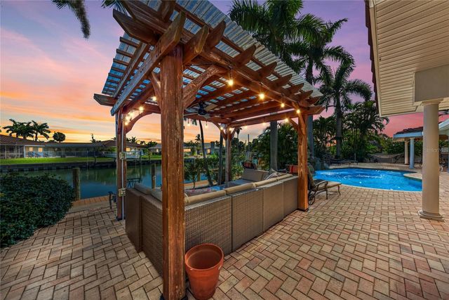 608 HAMPSHIRE LANE, Holmes Beach, FL 34217