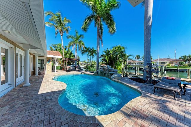 608 HAMPSHIRE LANE, Holmes Beach, FL 34217