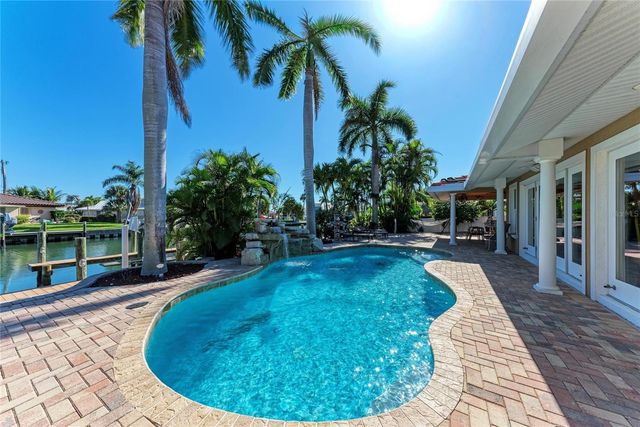 608 HAMPSHIRE LANE, Holmes Beach, FL 34217