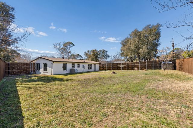 6233 Windermere Place, Fort Worth, TX 76112