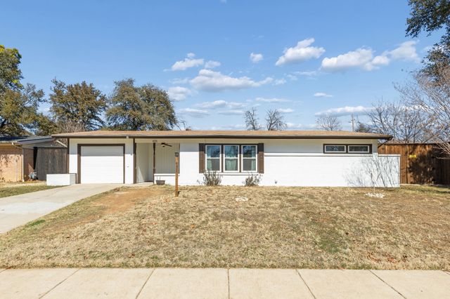 6233 Windermere Place, Fort Worth, TX 76112