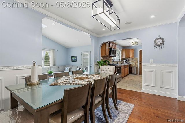 7271 Lucerne Street, Dearborn Heights, MI 48127