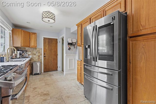 7271 Lucerne Street, Dearborn Heights, MI 48127