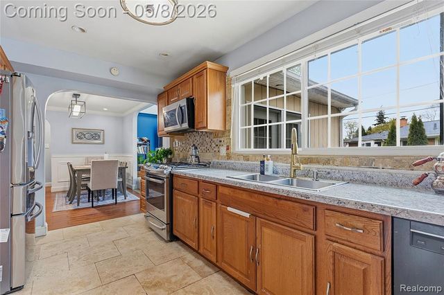7271 Lucerne Street, Dearborn Heights, MI 48127