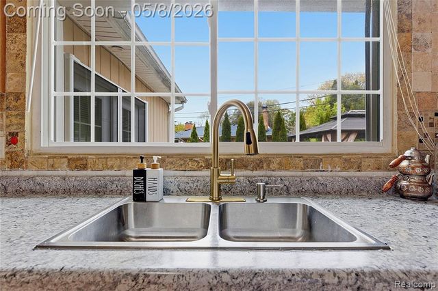 7271 Lucerne Street, Dearborn Heights, MI 48127