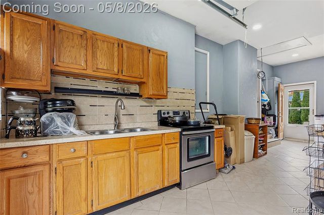 7271 Lucerne Street, Dearborn Heights, MI 48127