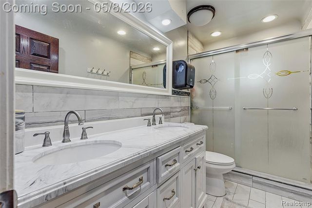 7271 Lucerne Street, Dearborn Heights, MI 48127
