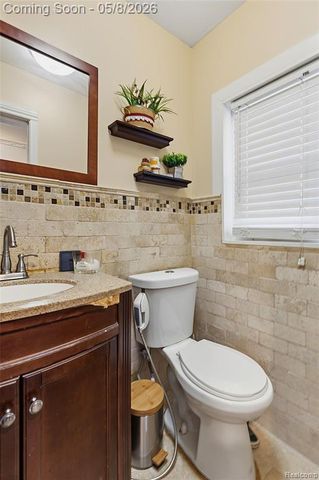 7271 Lucerne Street, Dearborn Heights, MI 48127